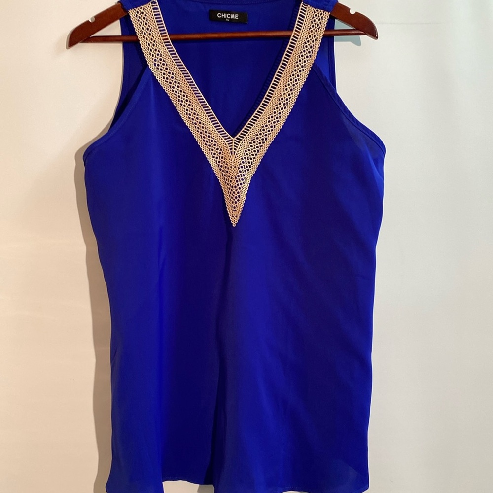 Chicme - Sleeveless V-neck tank top. Size XL